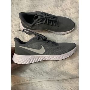 Nike Revolution 5 Cool Grey White Road Running Shoes BQ3204-005 Size 9